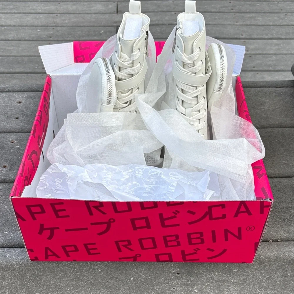 NWT Cape Robbin Women White Monalisa Combat Boots, Zippers, Pocket, Size 11 - Picture 14 of 17